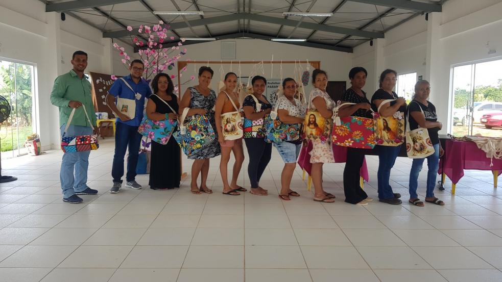 Prefeitura de Paranaíta, Coomasp e Sindicato Rural ofertam Curso de confecção de Bolsas Bags para as mulheres do meio Rural