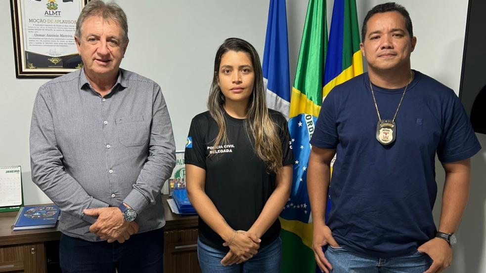 Delegada da Polícia Civil apresenta relatório de ações realizadas em Paranaíta ao Prefeito Osmar Moreira